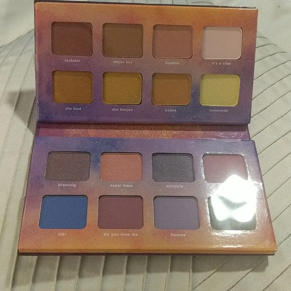 NWT Eyeshadow Palette